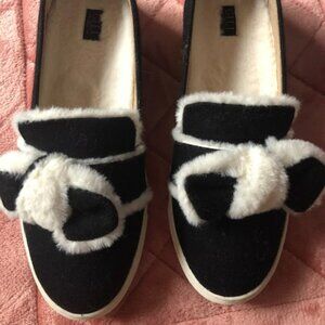 G.I.L.I. Faux Fur Trimmed Slip-Ons Black Size 8M New in Box